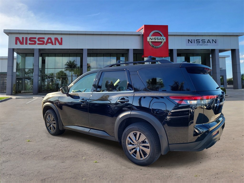 Used 2023 Nissan Pathfinder SV image 6