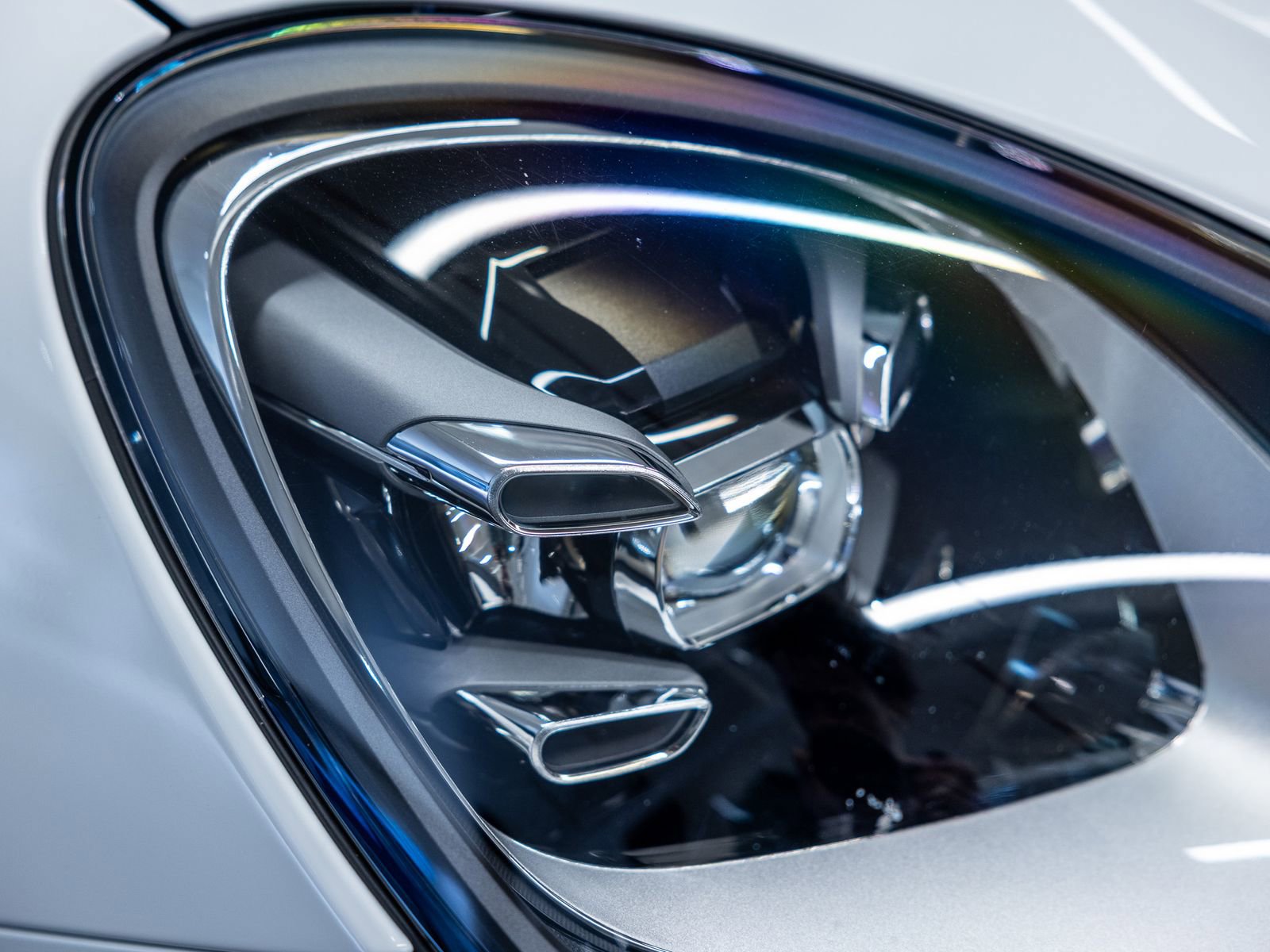 Certified 2023 Porsche Cayenne Platinum Edition image 15