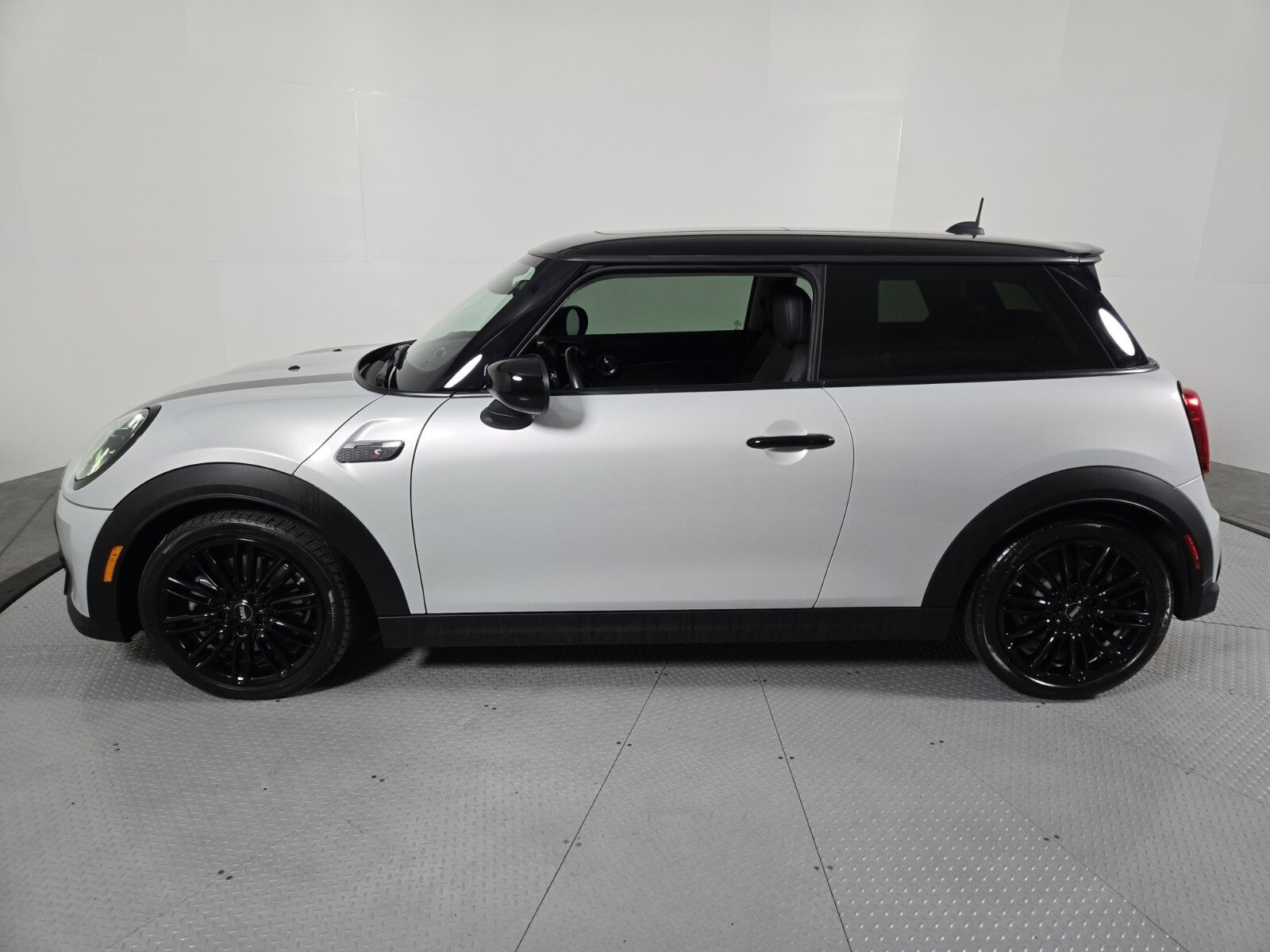 Used 2022 MINI Cooper S image 33