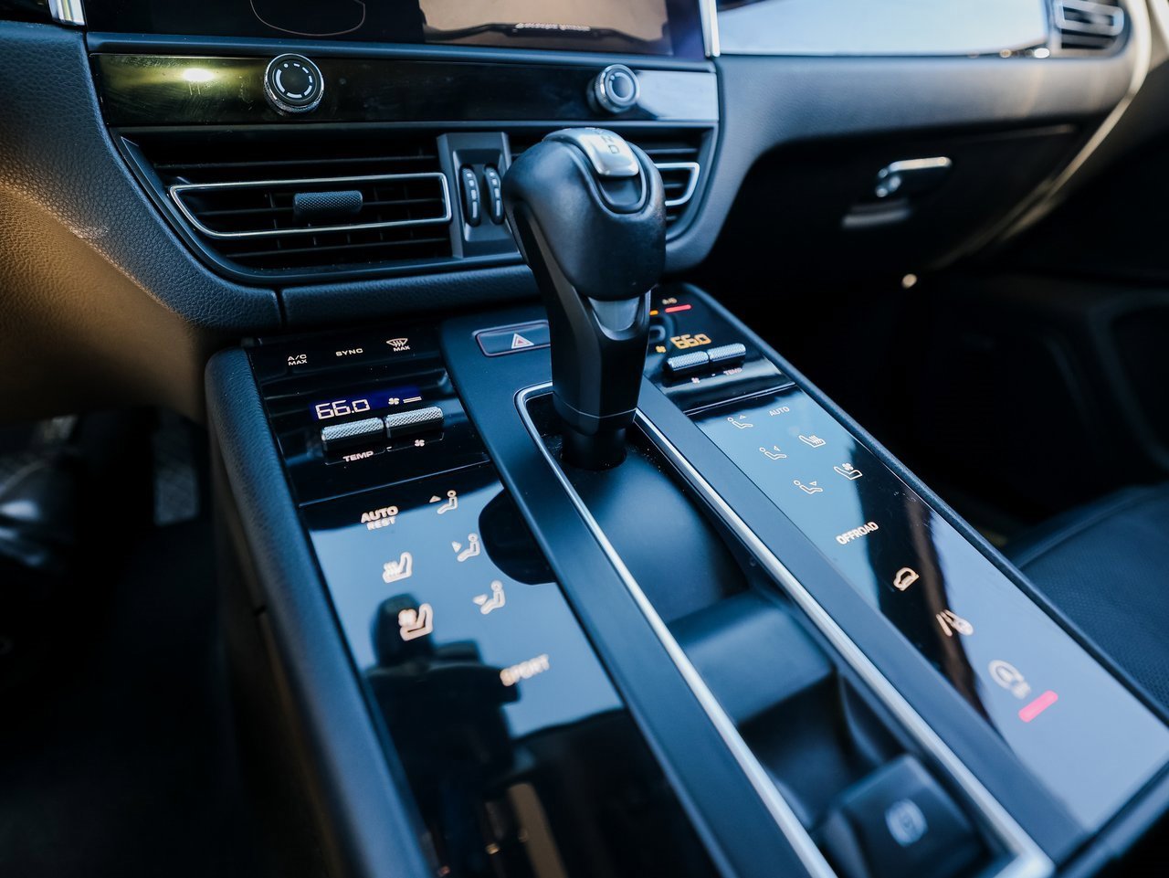 Certified 2022 Porsche Macan image 20