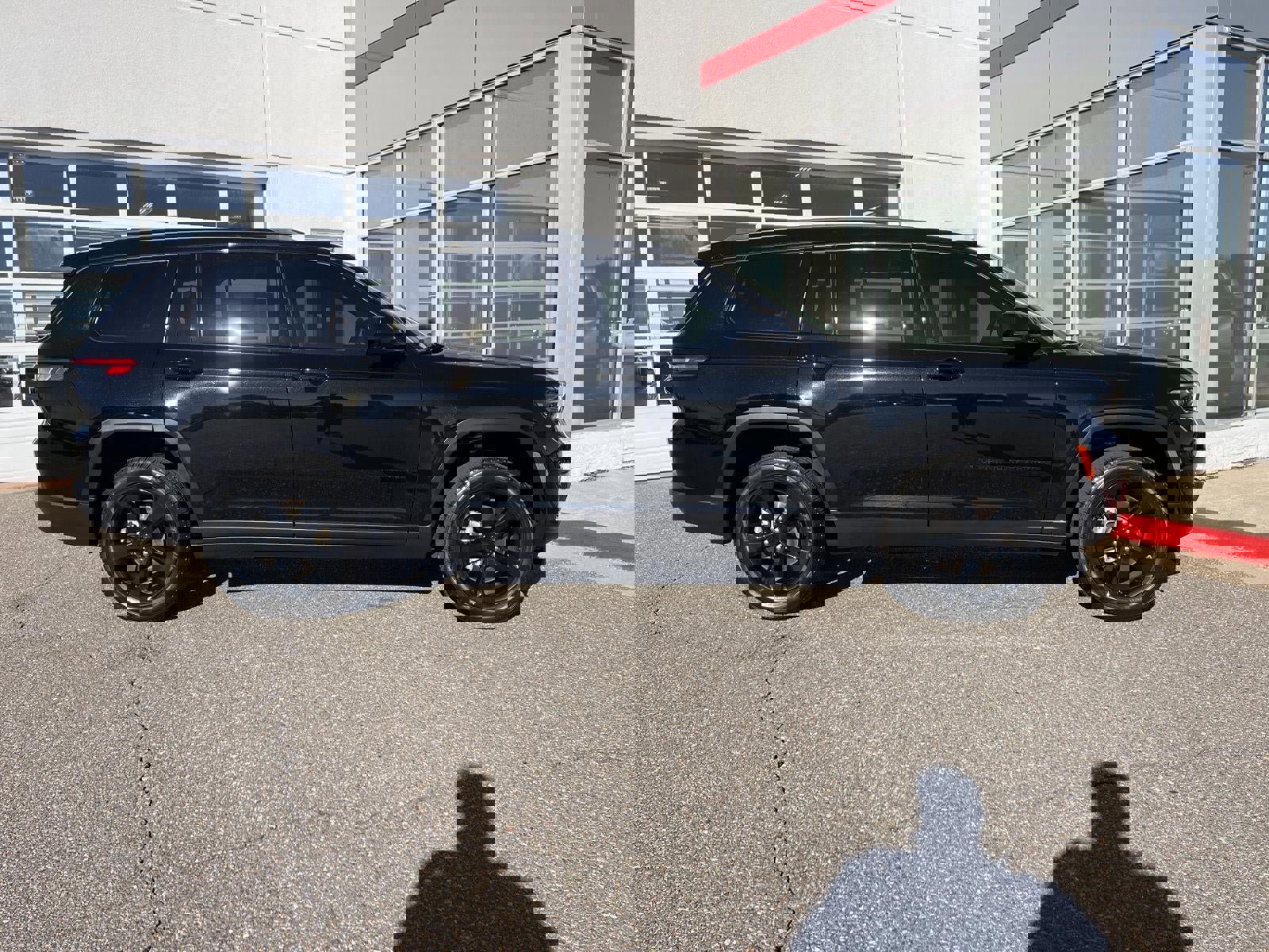 Used 2025 Jeep Grand Cherokee L Limited w/ Luxury Tech Group II image 22