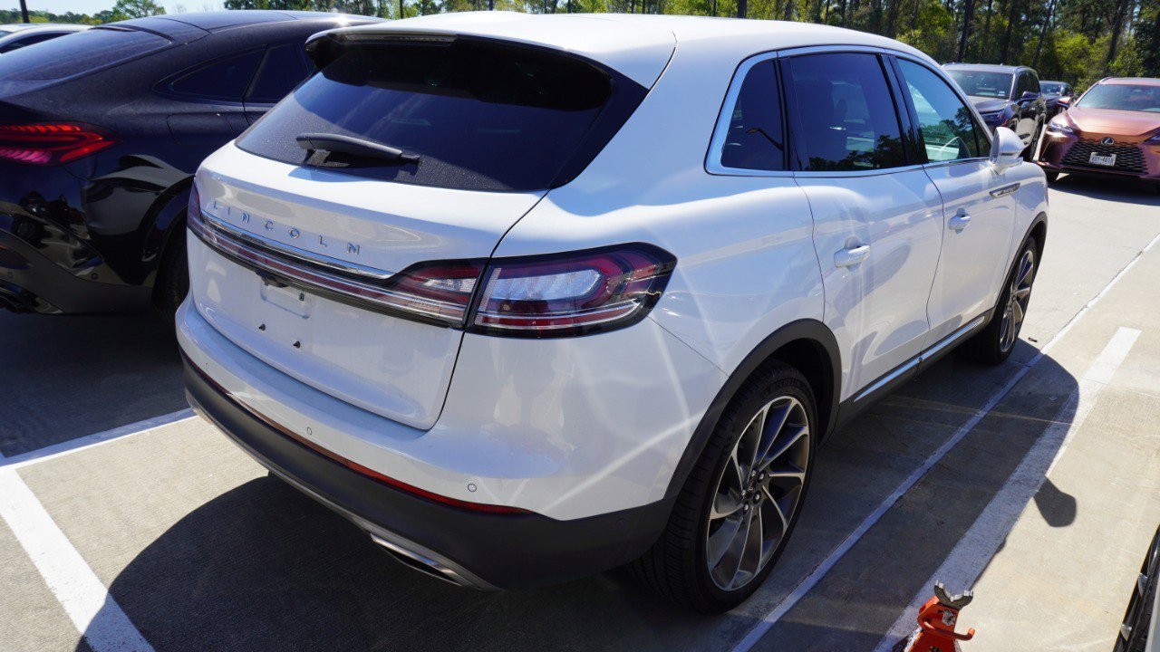 Used 2023 Lincoln Nautilus Reserve w/ Equipment Group 202A image 3