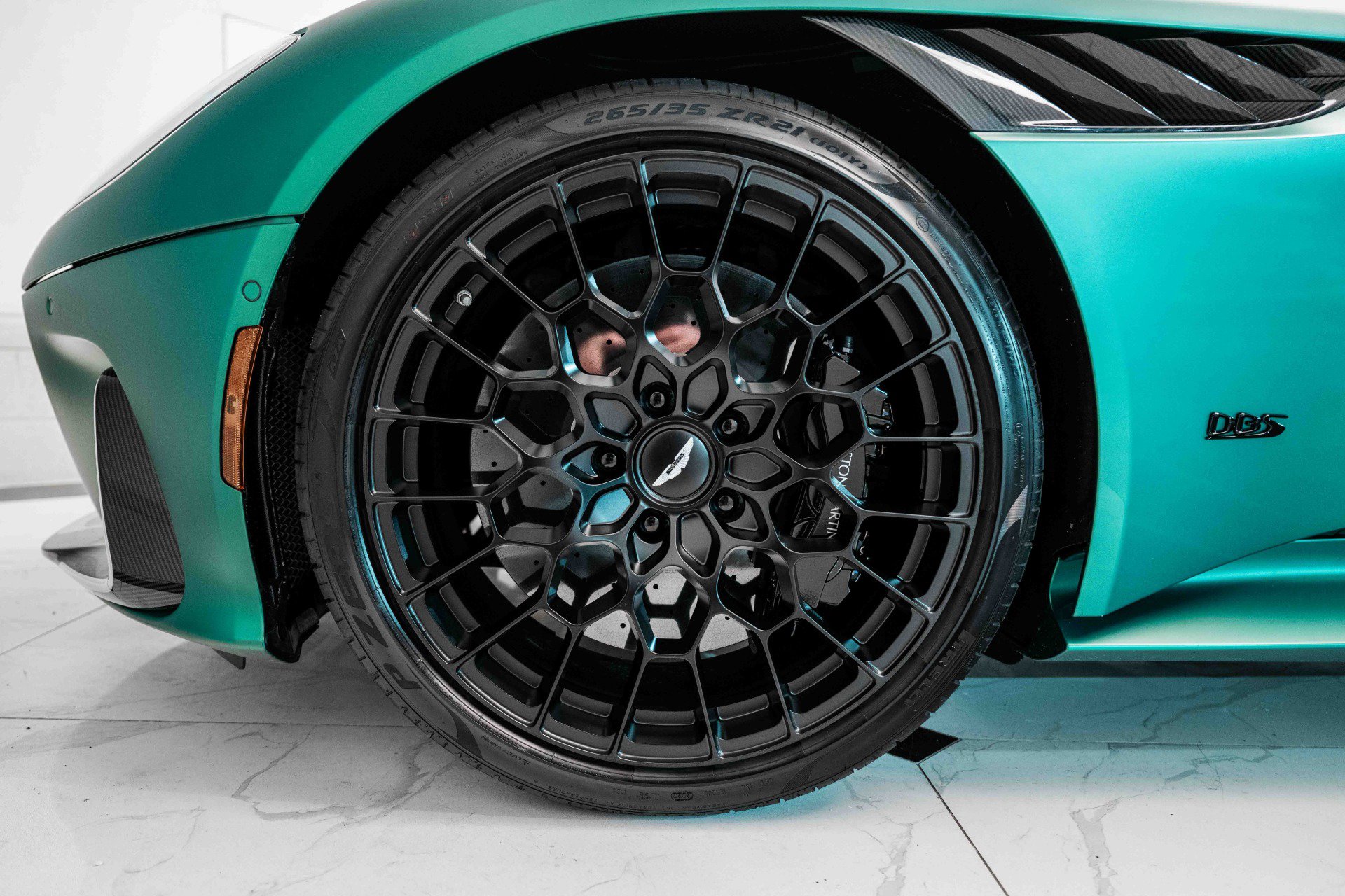 Used 2023 Aston Martin DBS Coupe RWD image 4