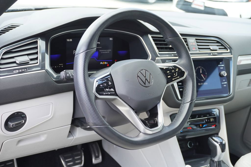 Used 2023 Volkswagen Tiguan SE R-Line image 7