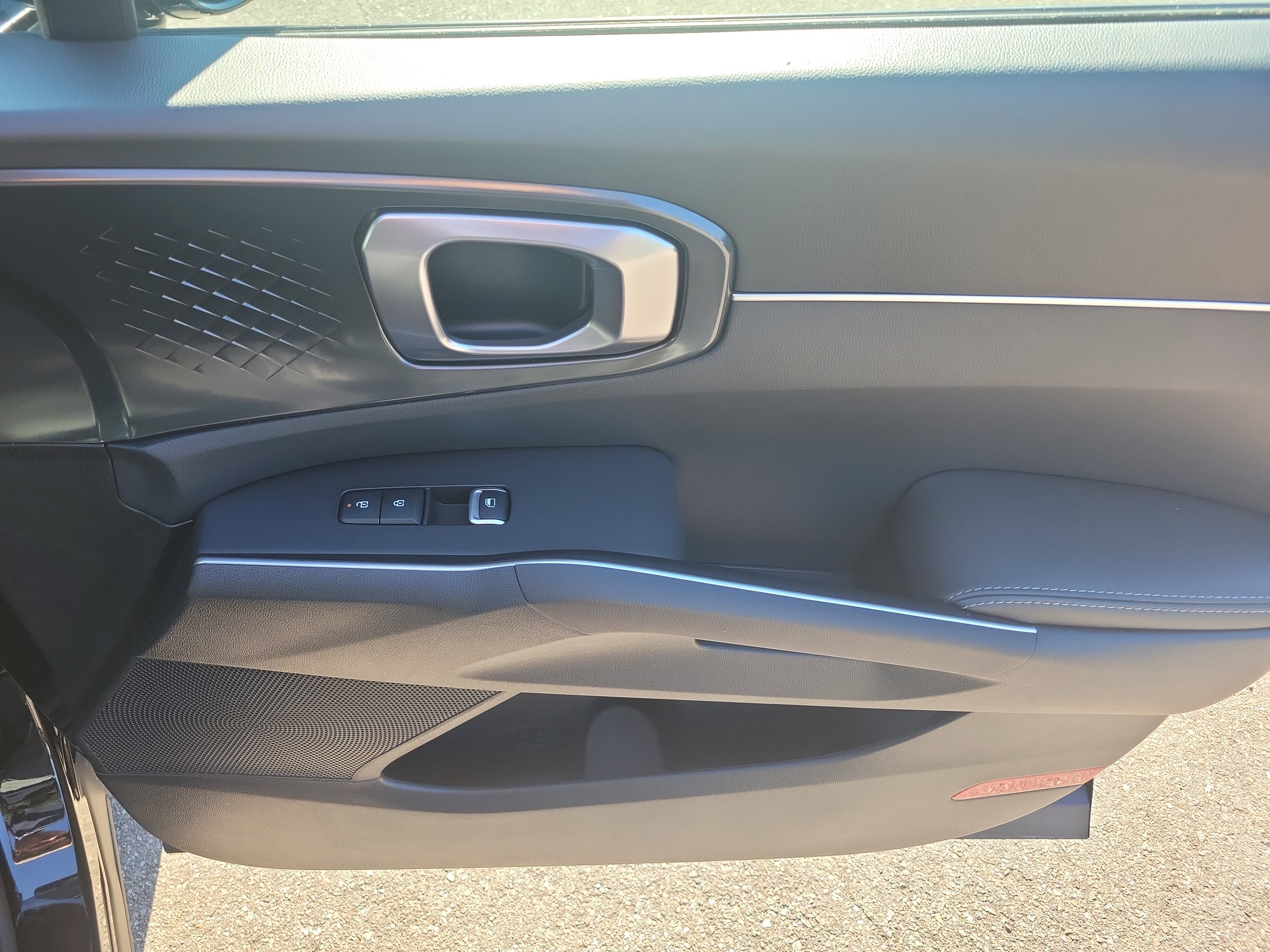 Certified 2025 Kia Sorento S image 10