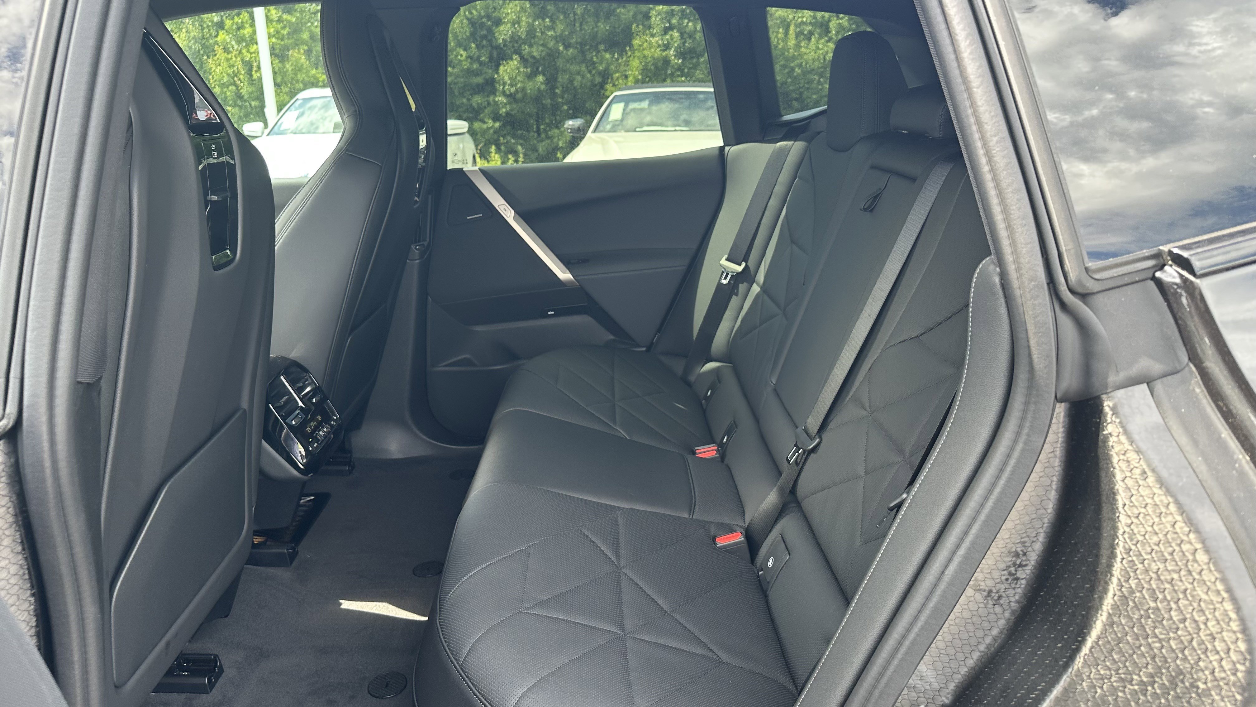 Used 2026 BMW iX xDrive45 w/ Executive Package image 18