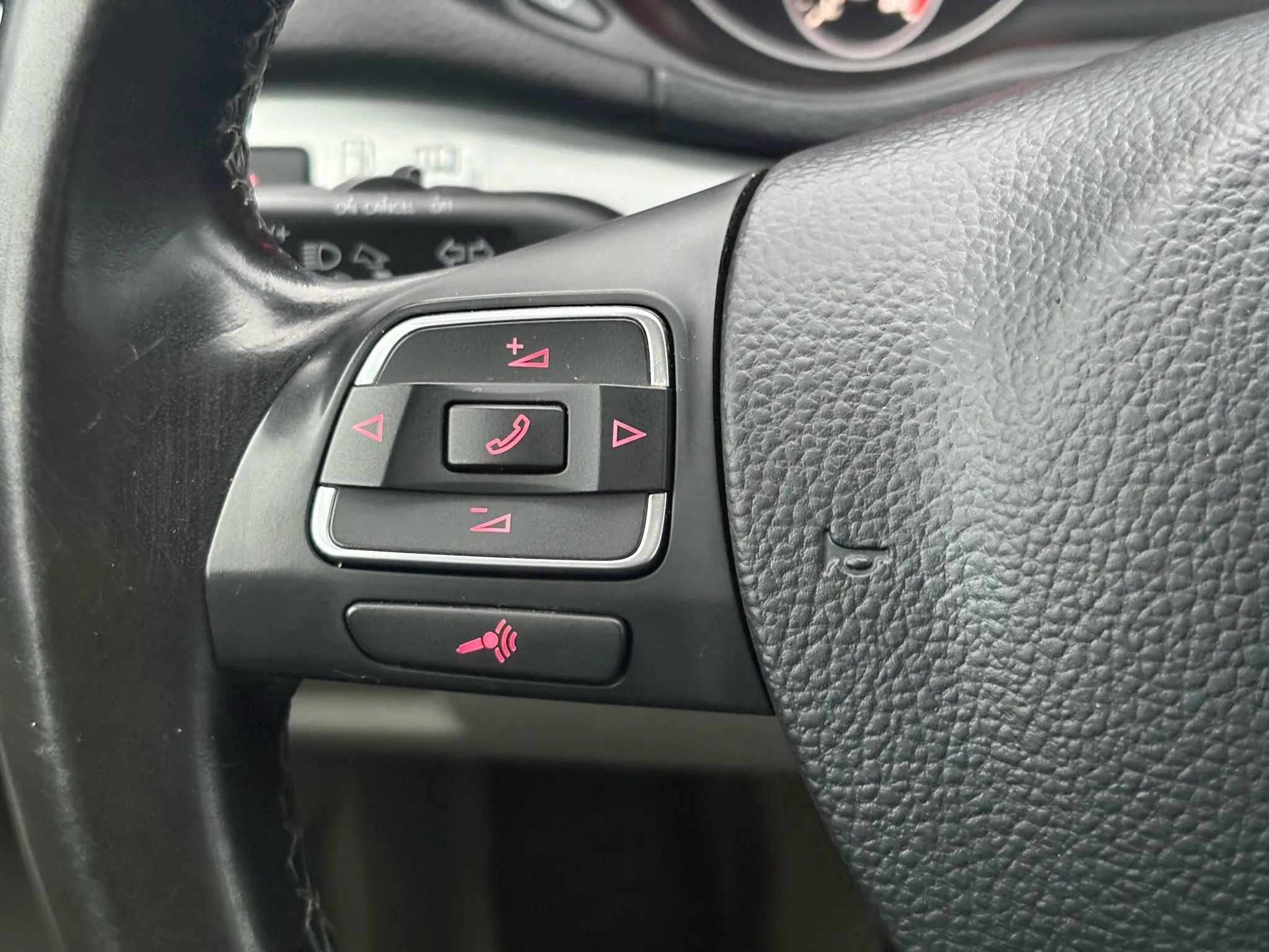 Used 2013 Volkswagen Passat TDI SE image 14