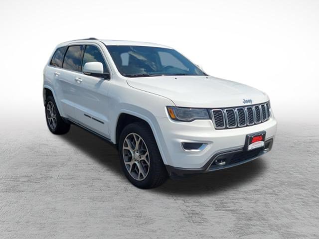 Used 2018 Jeep Grand Cherokee Limited AWD/4WD image 3
