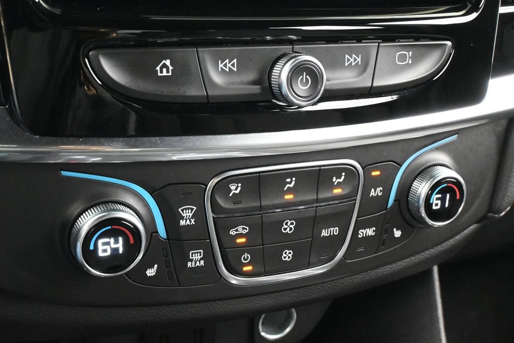 Used 2023 Chevrolet Traverse LT FWD image 18