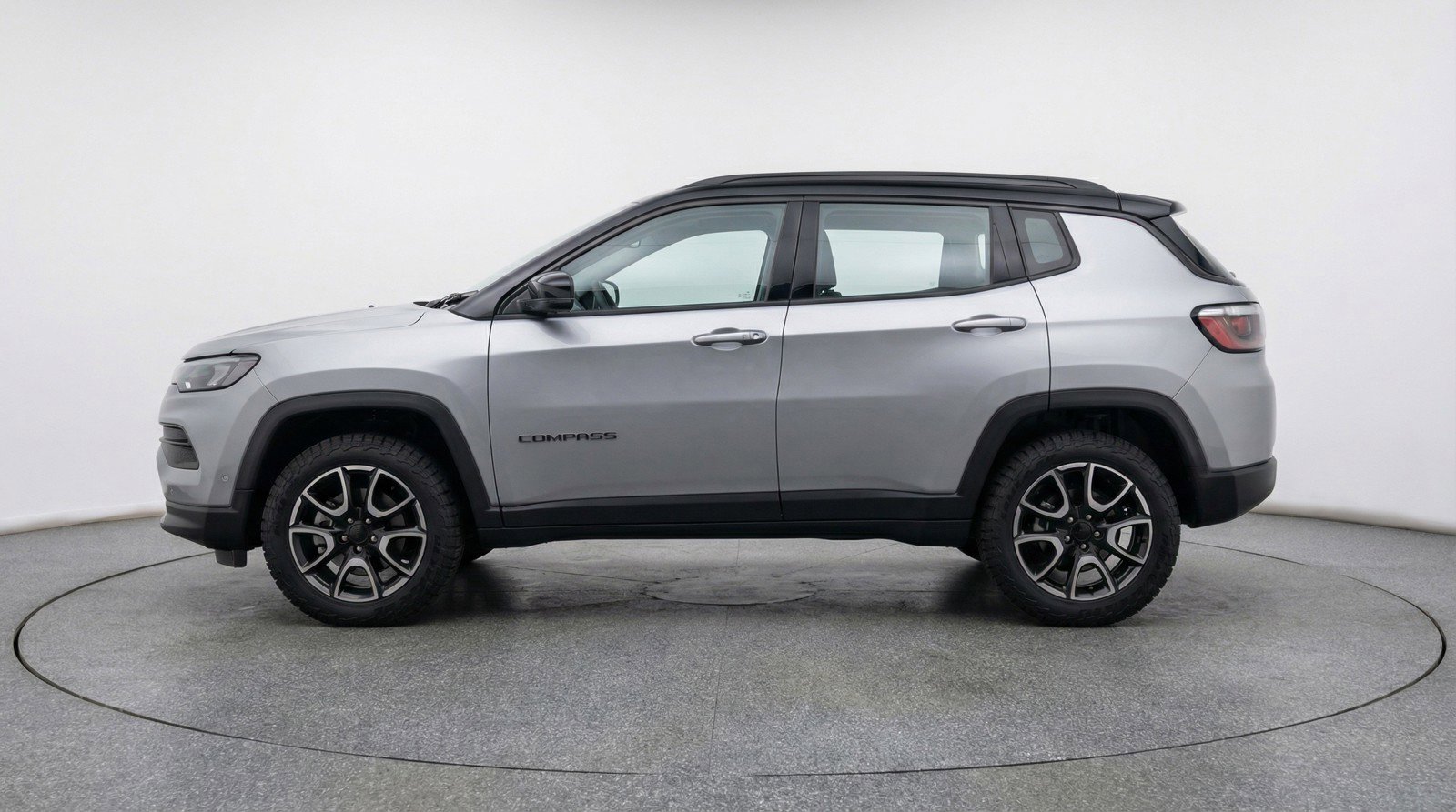Used 2025 Jeep Compass Trailhawk AWD/4WD image 5