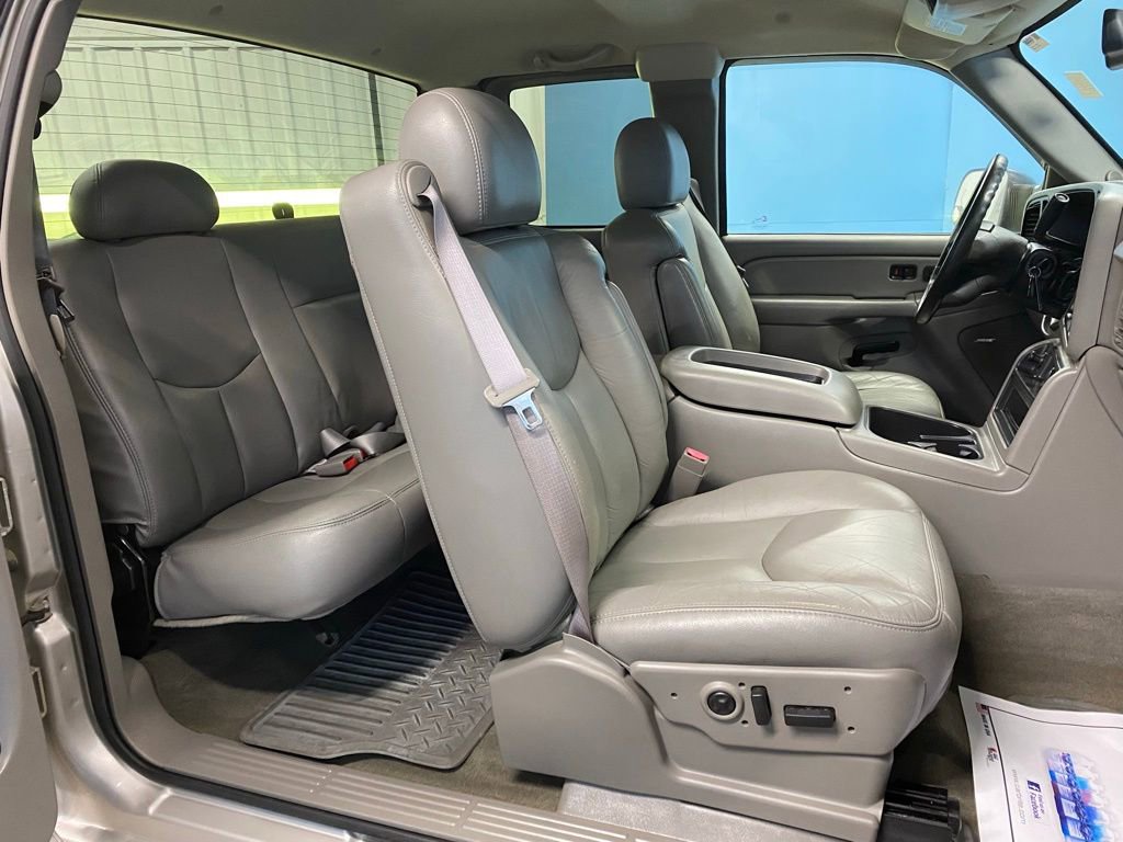 Used 2004 Chevrolet Silverado 3500 LT image 41