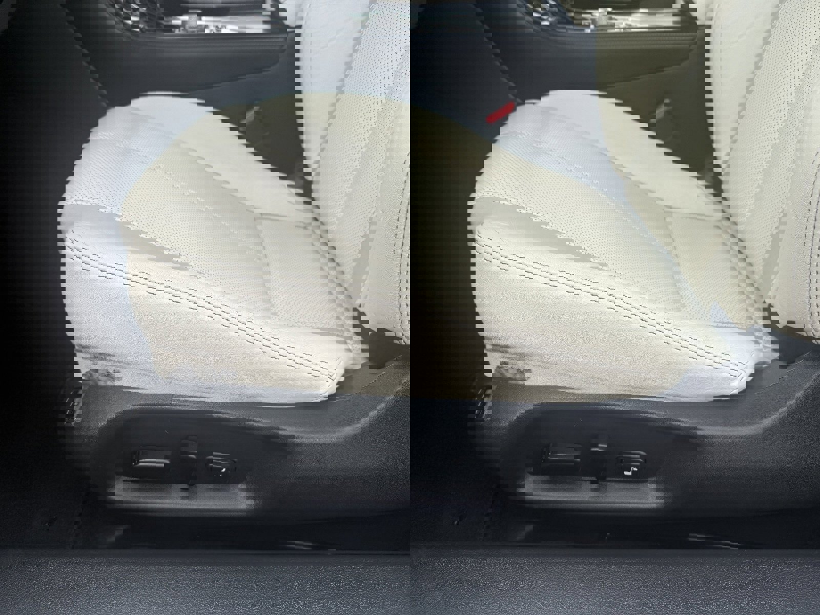 Used 2018 INFINITI Q60 3.0t Luxe w/ Sensory Package 3.0T Luxe image 22