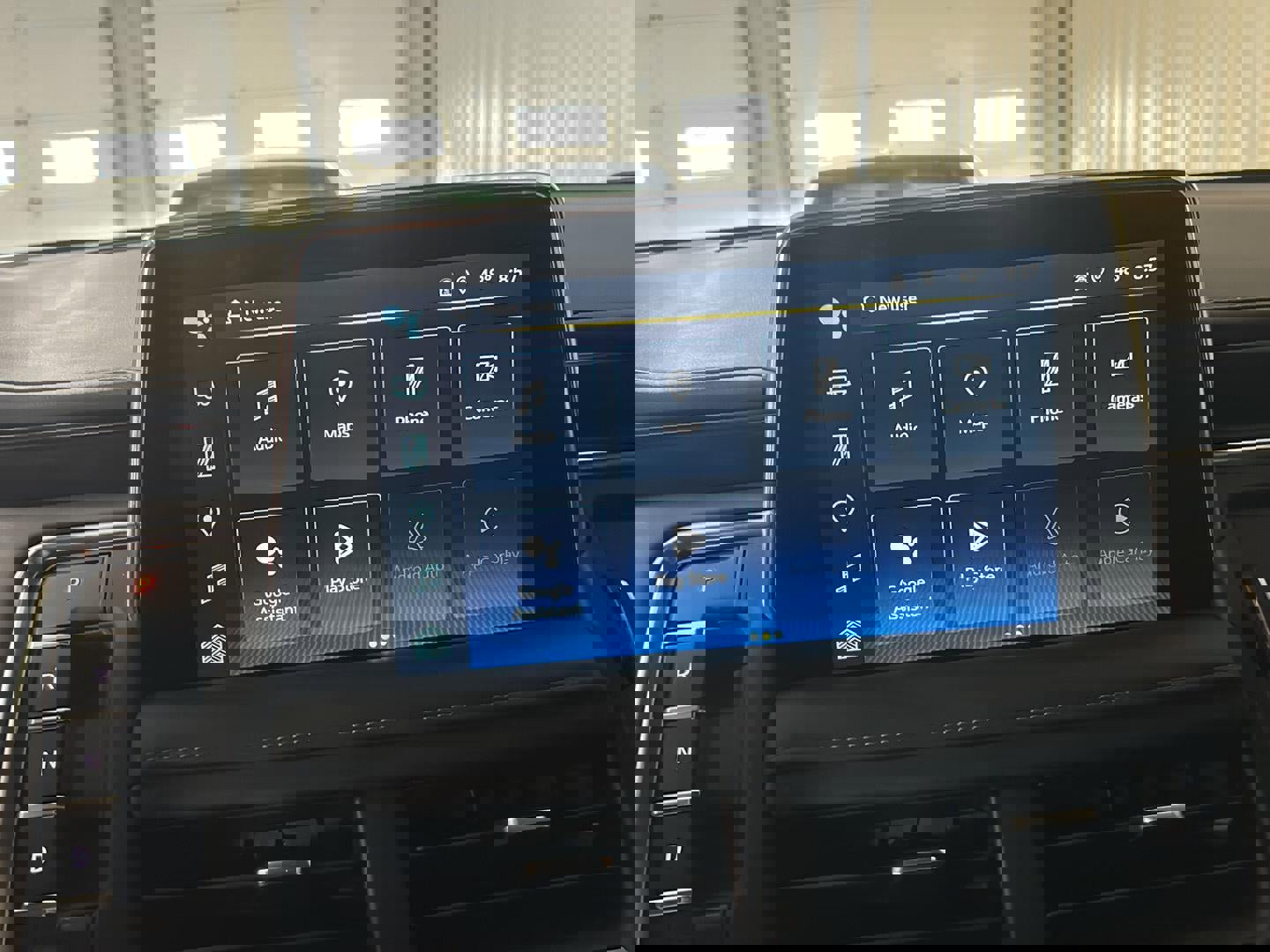 Used 2022 Chevrolet Suburban LT w/ Luxury Package image 18