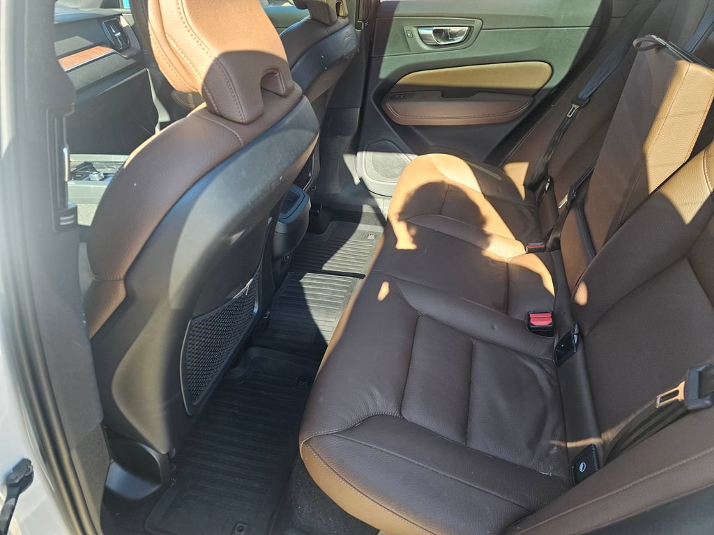 Certified 2023 Volvo XC60 B5 Plus w/ Climate Package AWD/4WD image 13