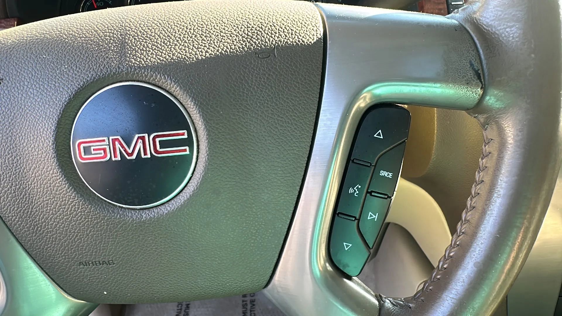 Used 2008 GMC Yukon XL SLT w/ SLT Preferred Equipment Group image 37