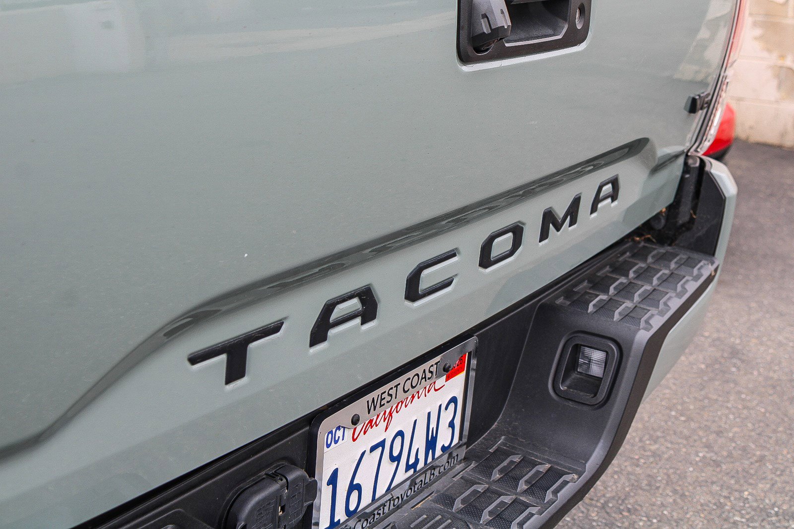 Used 2023 Toyota Tacoma TRD Sport w/ Black Out Package (TMS) RWD image 17