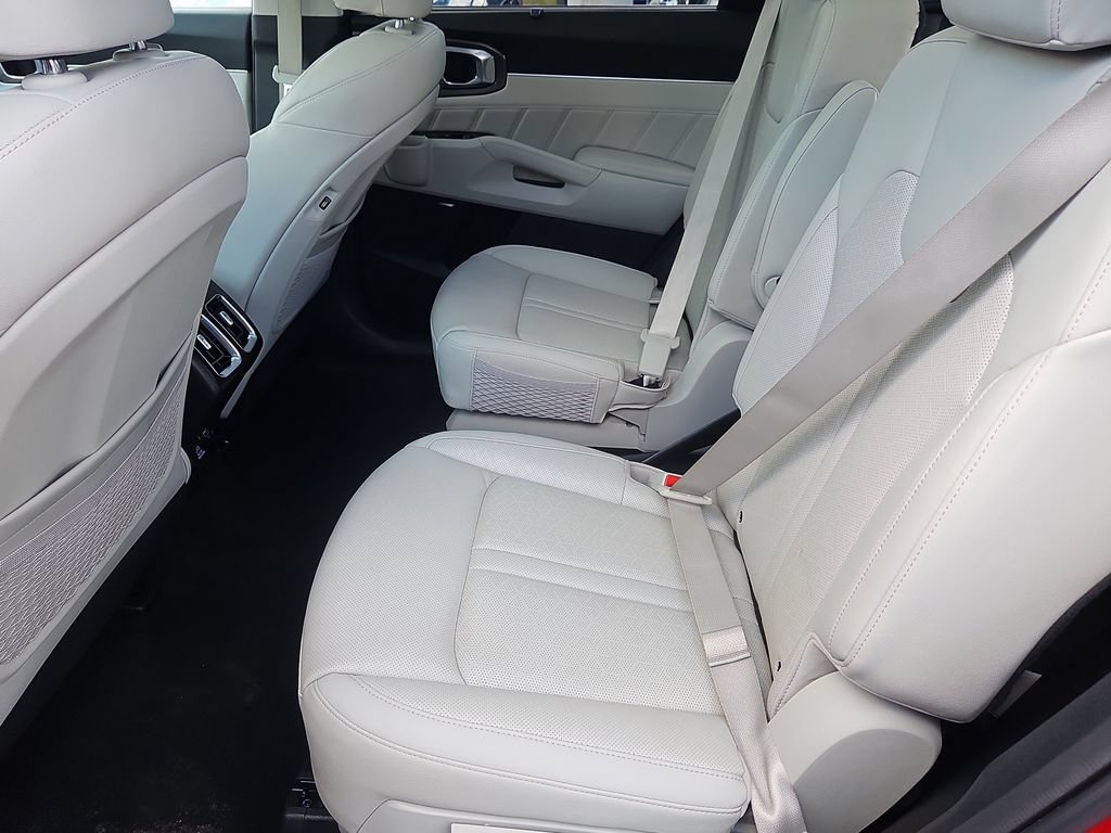Certified 2023 Kia Sorento SX Prestige w/ Panoramic Sunroof Package AWD/4WD image 35