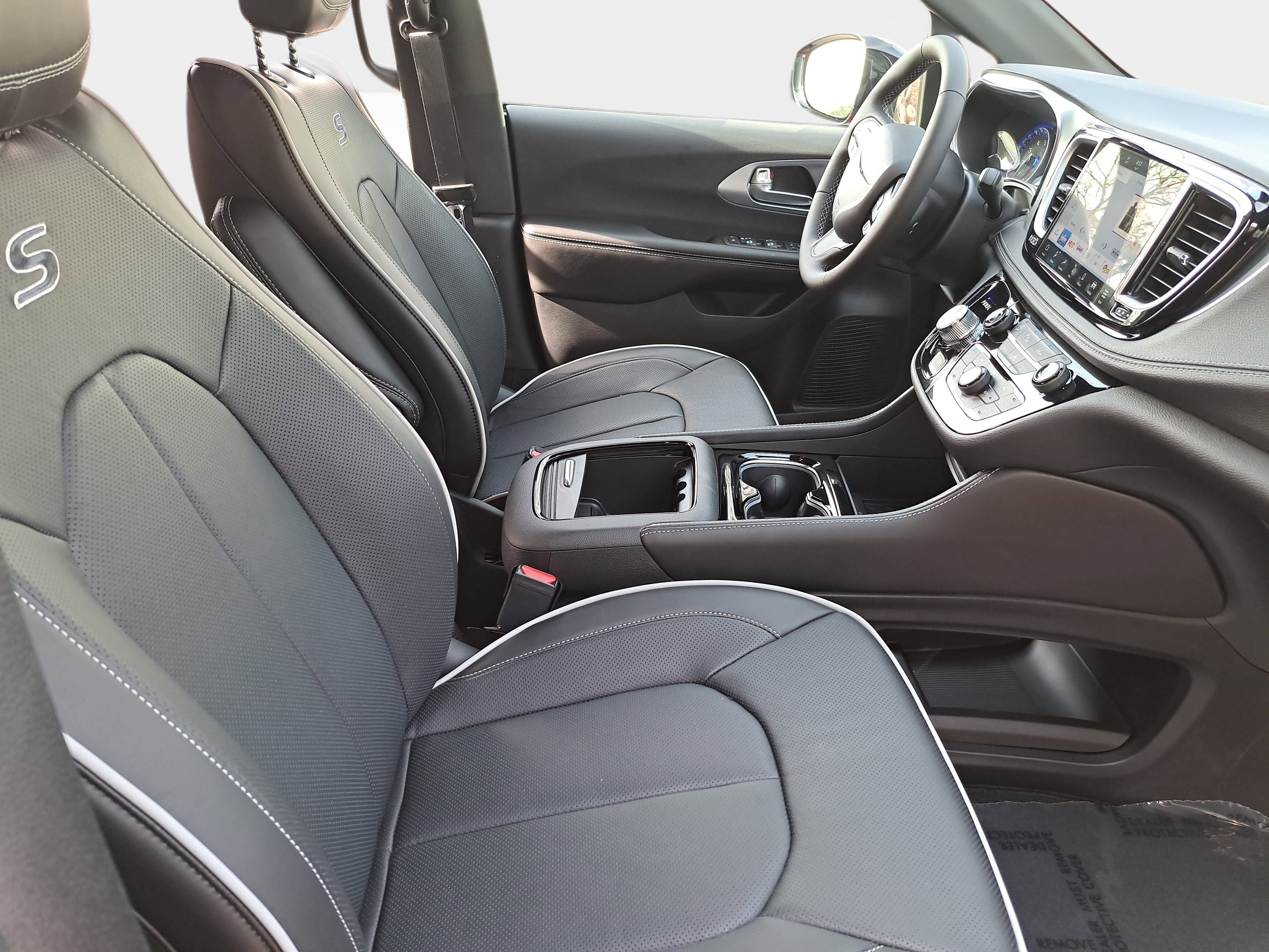 New 2026 Chrysler Pacifica Limited image 10