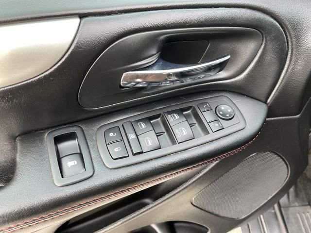 Used 2019 Dodge Grand Caravan GT w/ Safety Sphere Group FWD image 16