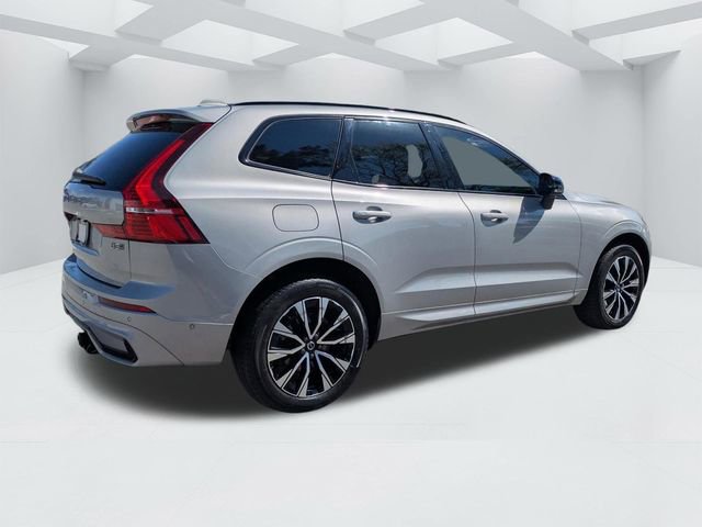 Used 2023 Volvo XC60 B5 Plus image 5