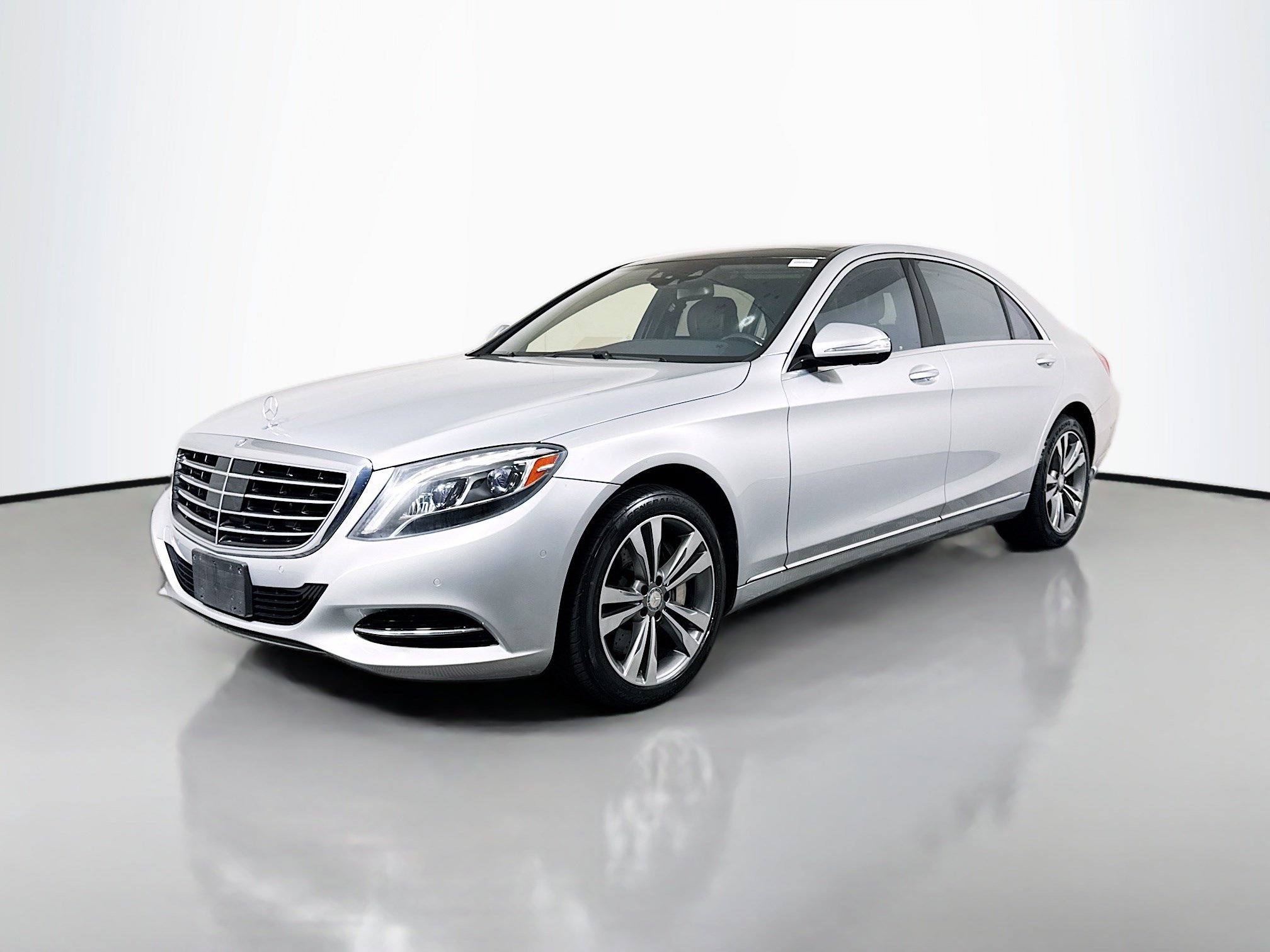 Used 2016 Mercedes-Benz S 550 Sedan image 4