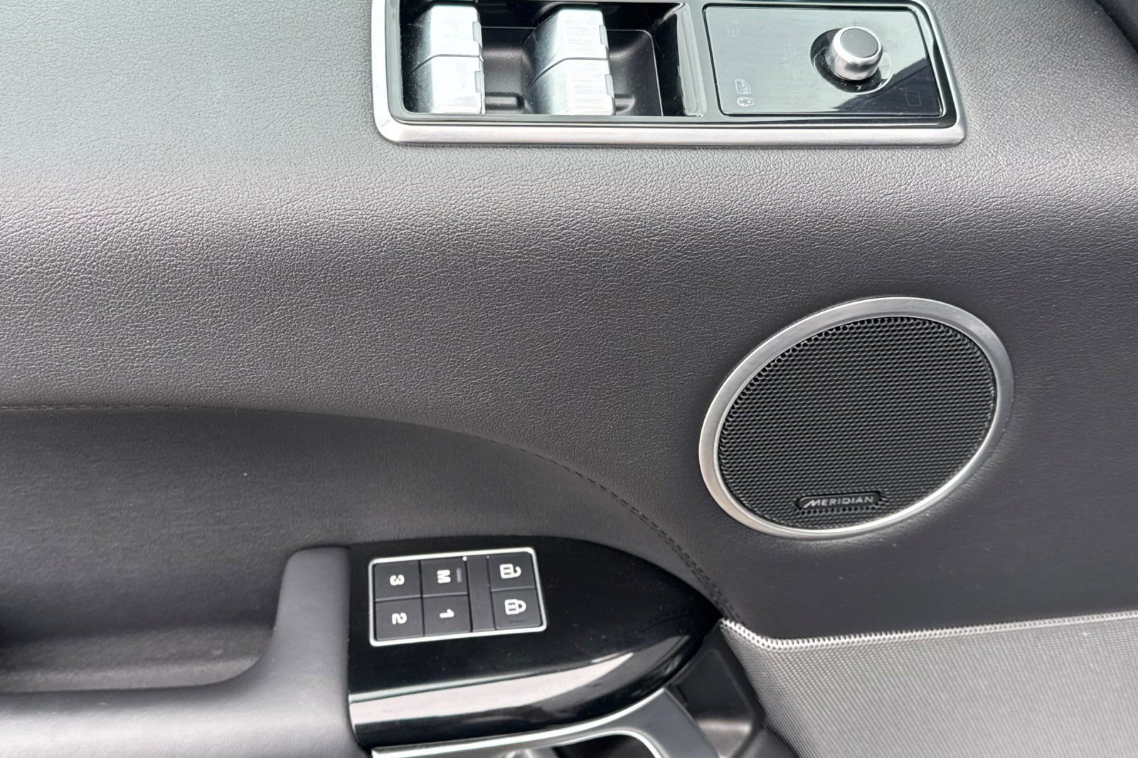 Used 2021 Land Rover Range Rover Sport HSE Silver Edition image 10