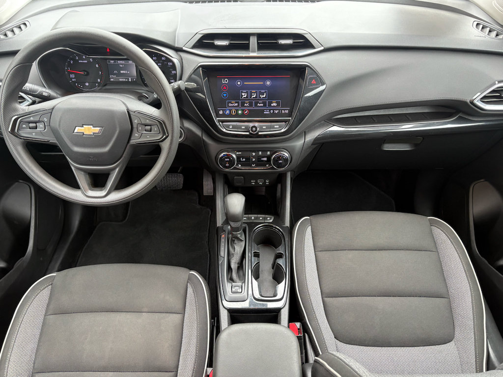 Used 2021 Chevrolet TrailBlazer LT w/ Convenience Package FWD image 2