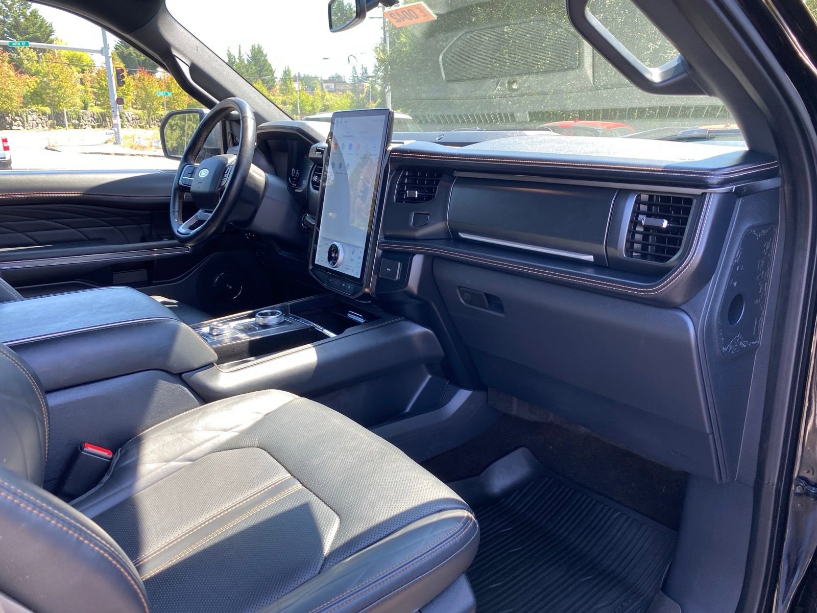 Used 2023 Ford Expedition Platinum image 18