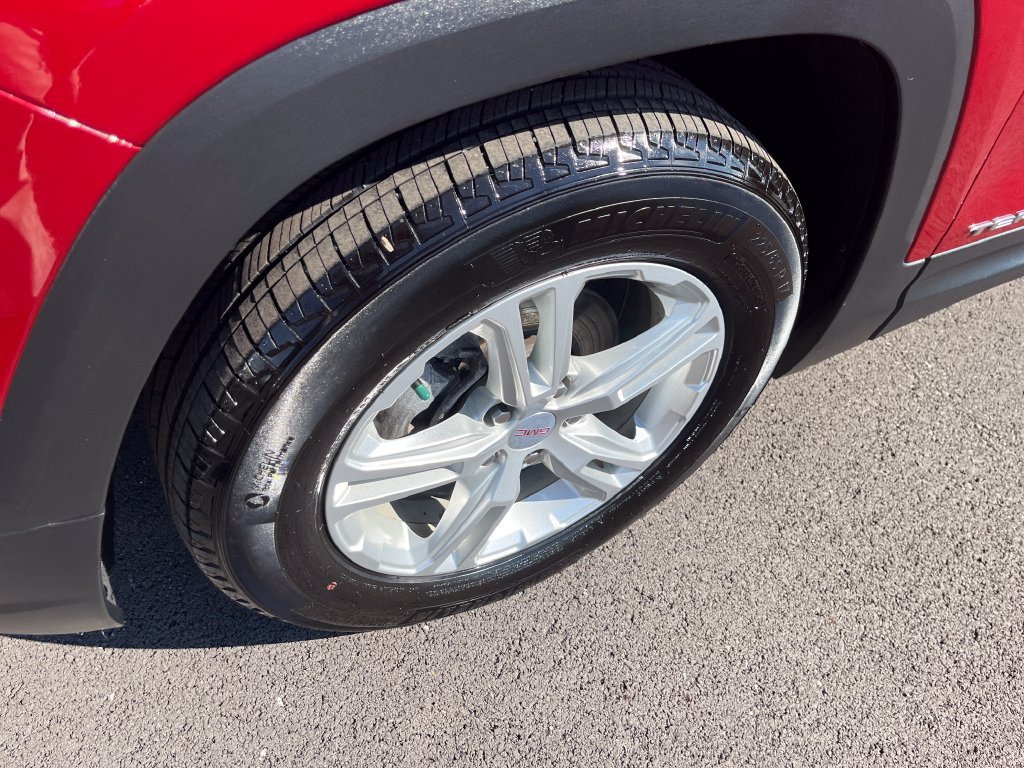 Used 2024 GMC Terrain SLE FWD image 9