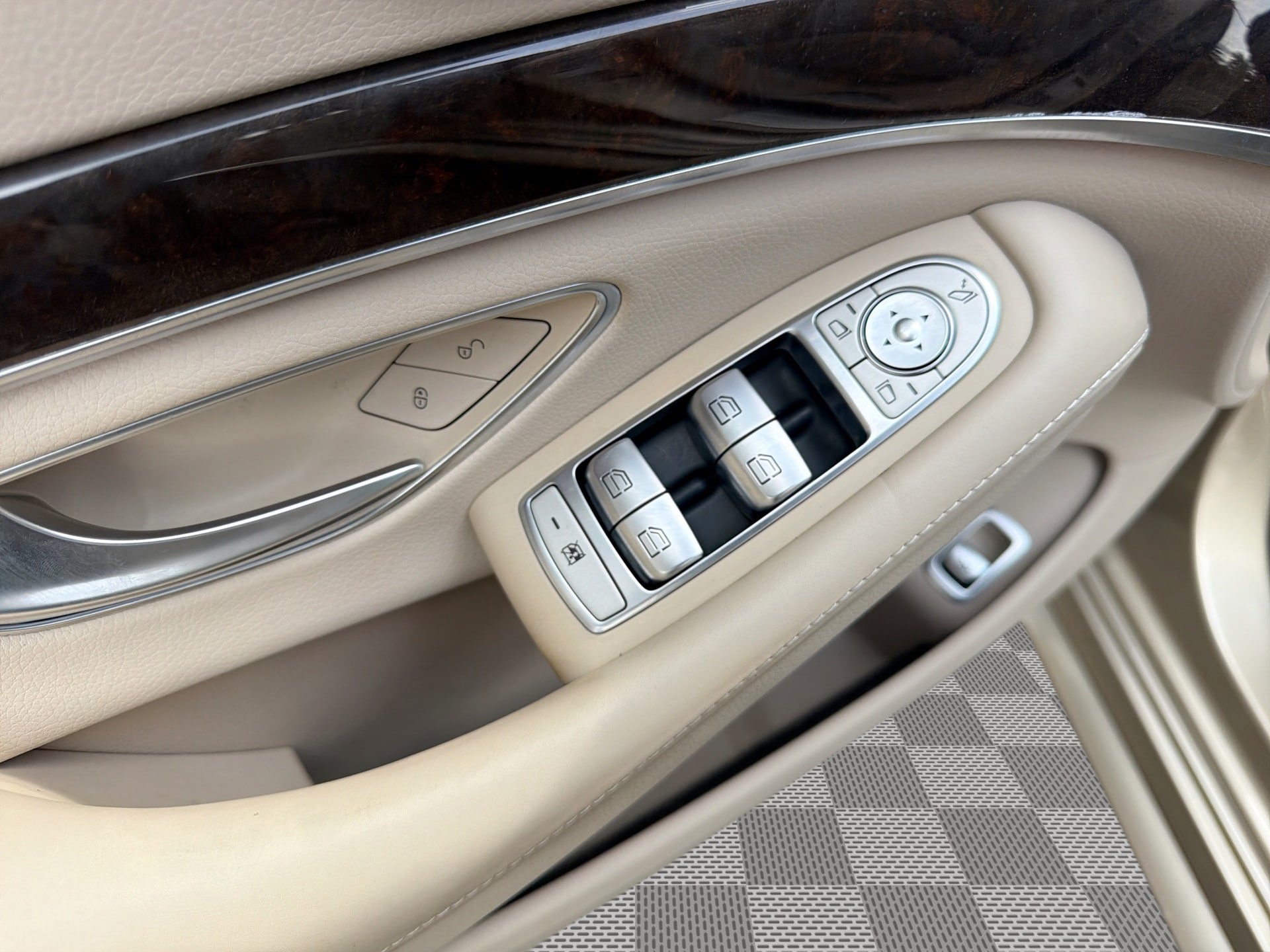 Used 2019 Mercedes-Benz S 560 Sedan image 15