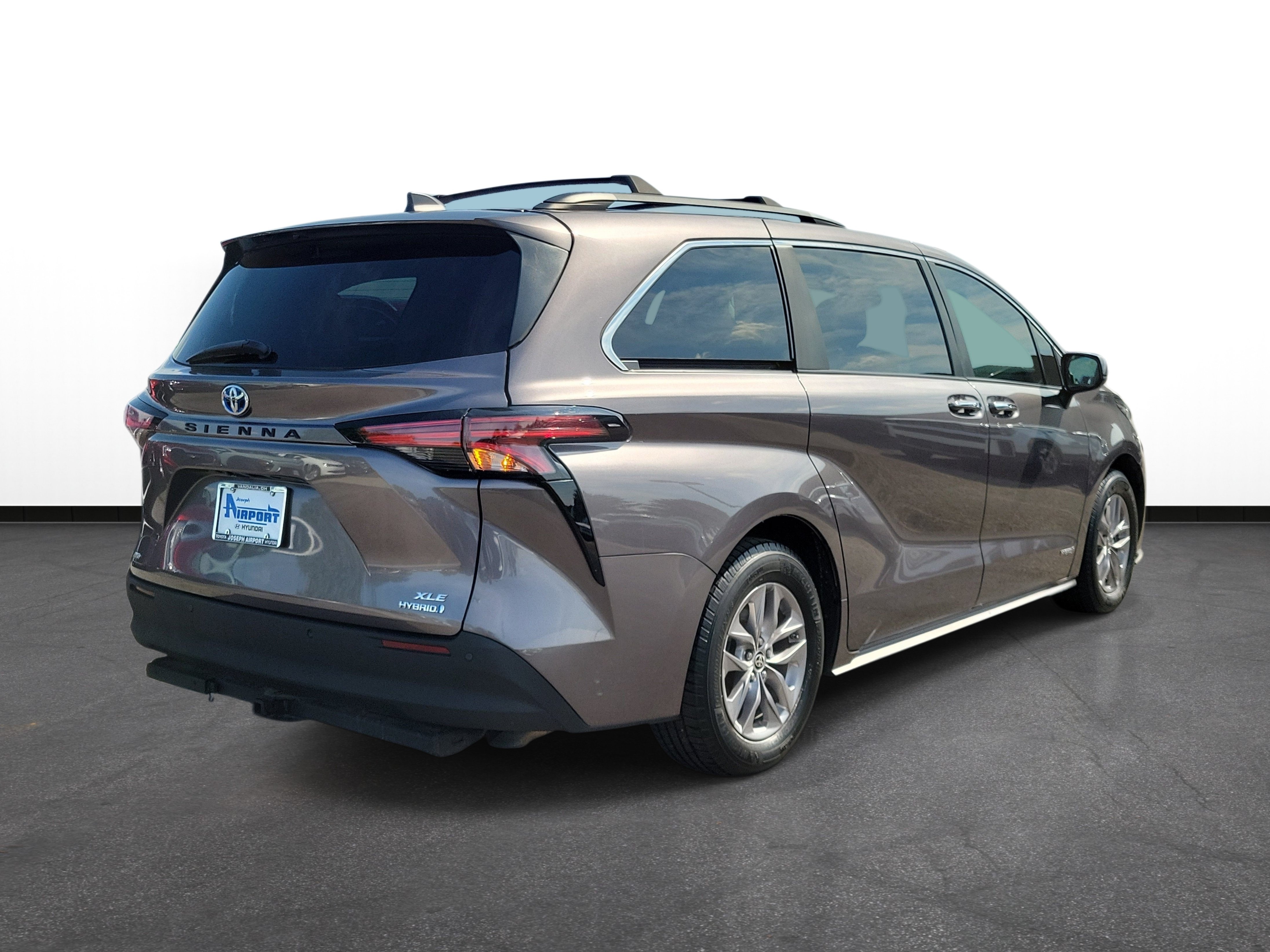 Used 2021 Toyota Sienna XLE w/ XLE Plus Package AWD/4WD image 4