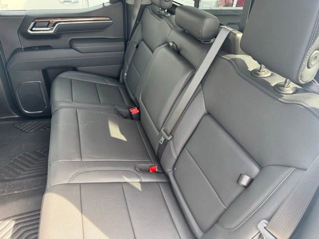 Used 2025 Chevrolet Silverado 1500 LT Trail Boss w/ Convenience Package II AWD/4WD image 8