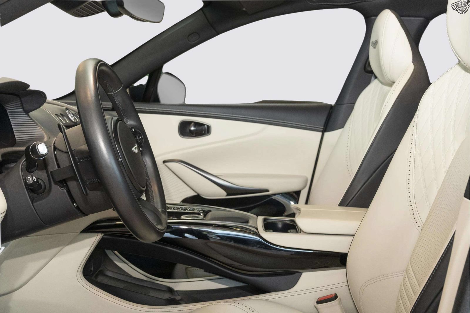 Used 2024 Aston Martin DBX AWD/4WD image 12