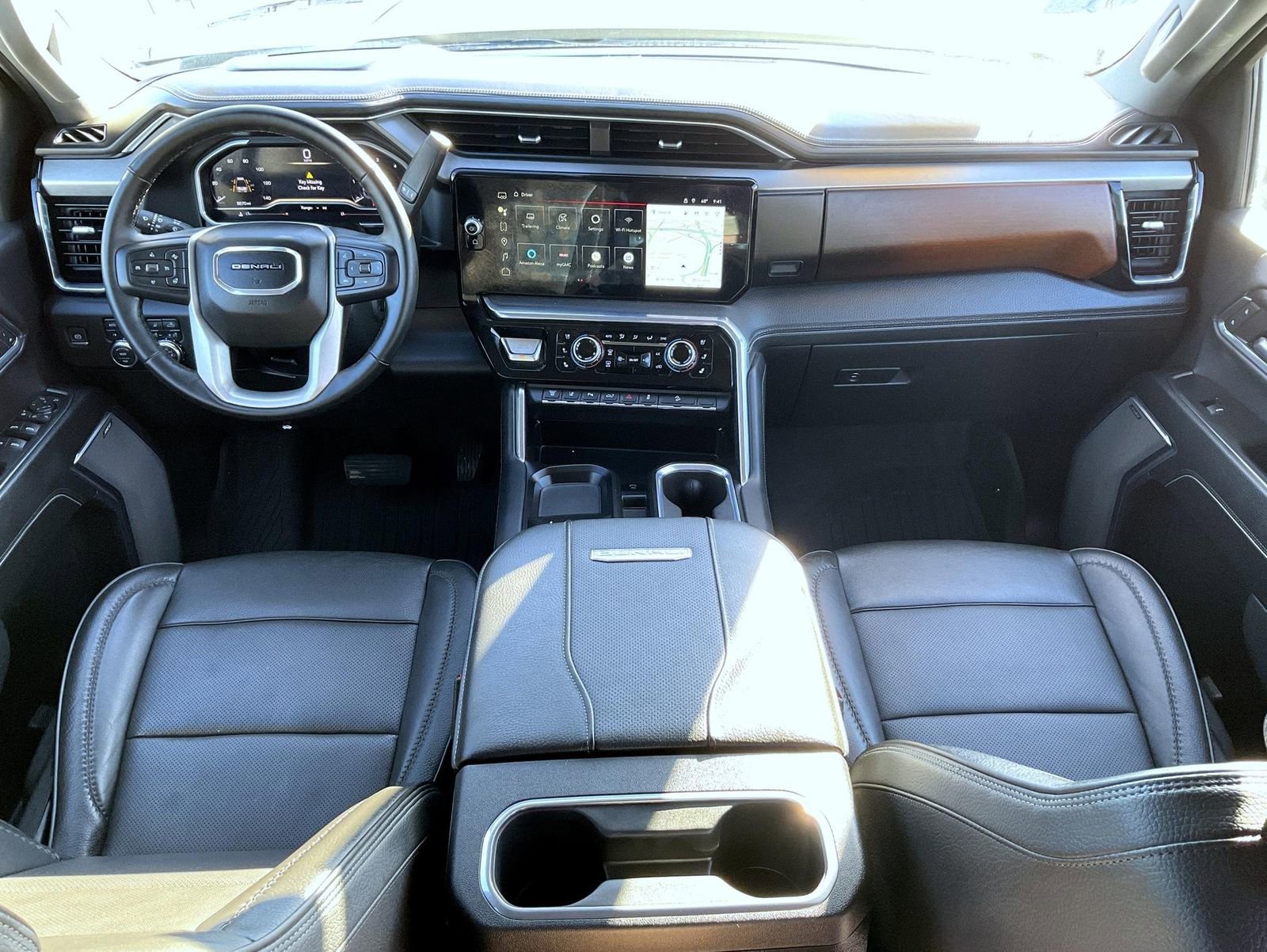 Used 2024 GMC Sierra 3500 Denali w/ Technology Package image 12