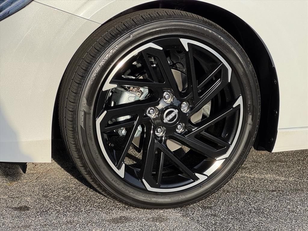New 2026 Nissan Sentra SR w/ SR Premium Package FWD image 9