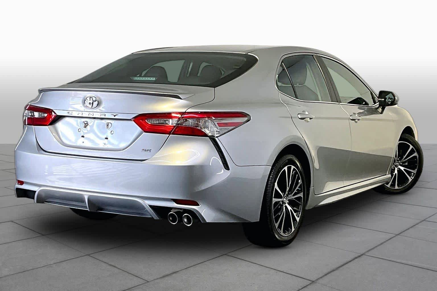 Used 2018 Toyota Camry FWD image 13