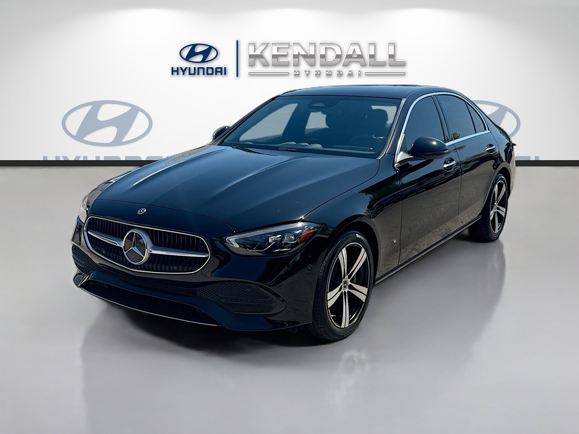 Used 2025 Mercedes-Benz C 300 Sedan image 3