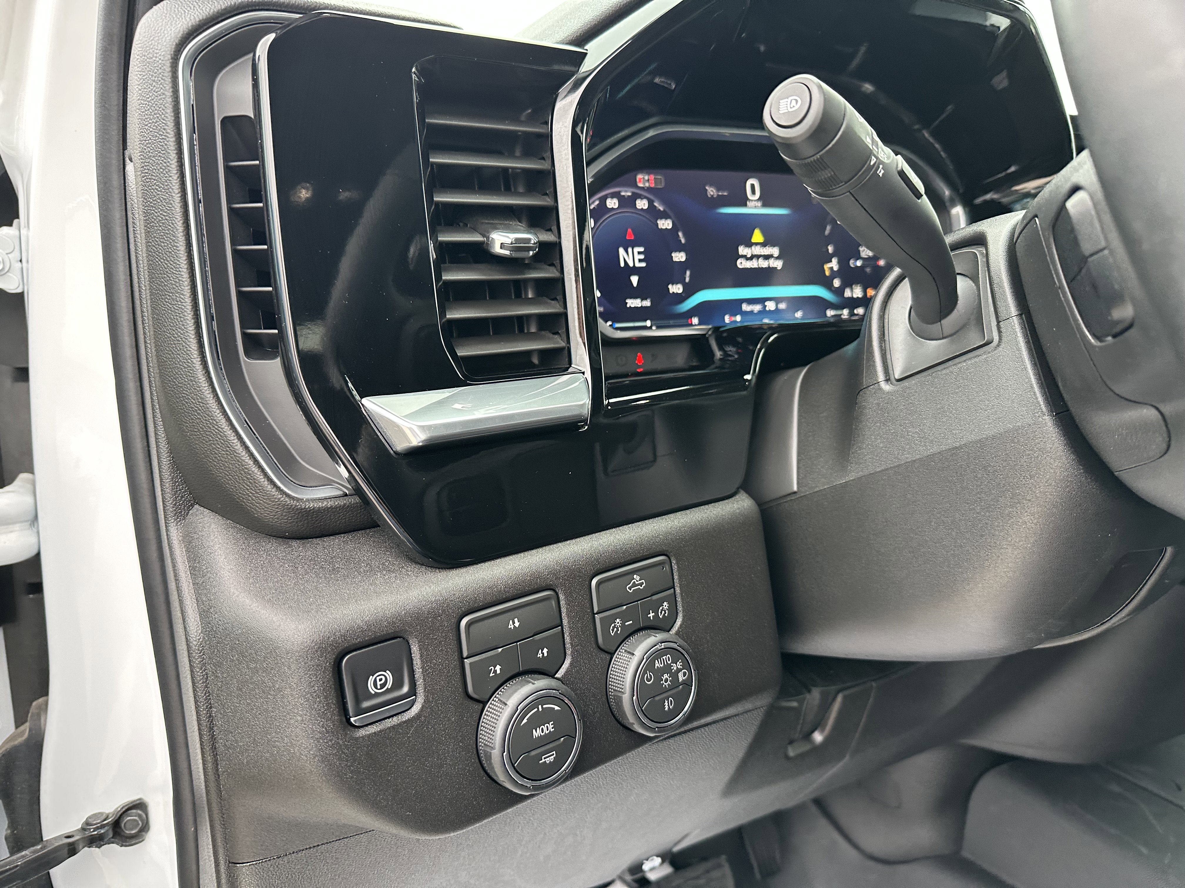 Used 2026 Chevrolet Silverado 3500 LT AWD/4WD image 16