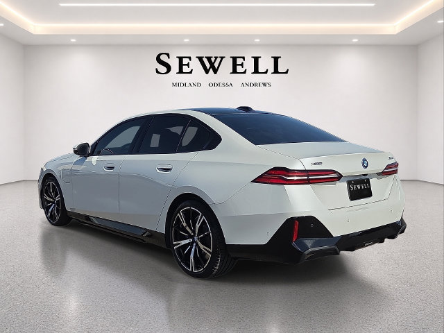 Used 2026 BMW 550e xDrive w/ Premium Package AWD/4WD image 3