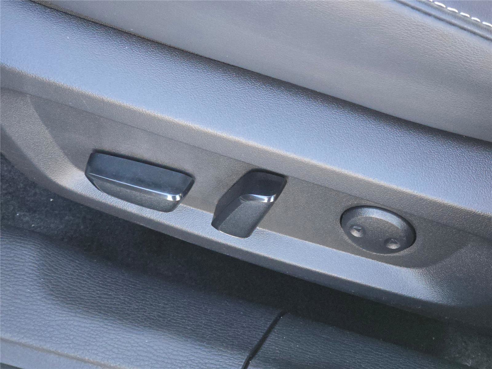 Used 2025 Mitsubishi Outlander SEL image 28