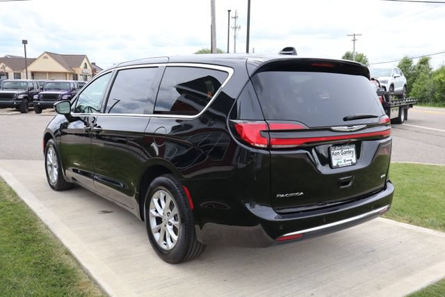 Used 2026 Chrysler Pacifica Select AWD/4WD image 34