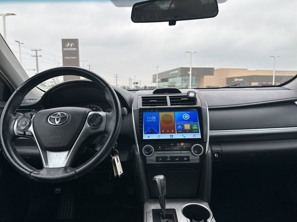 Used 2014 Toyota Camry SE FWD image 16