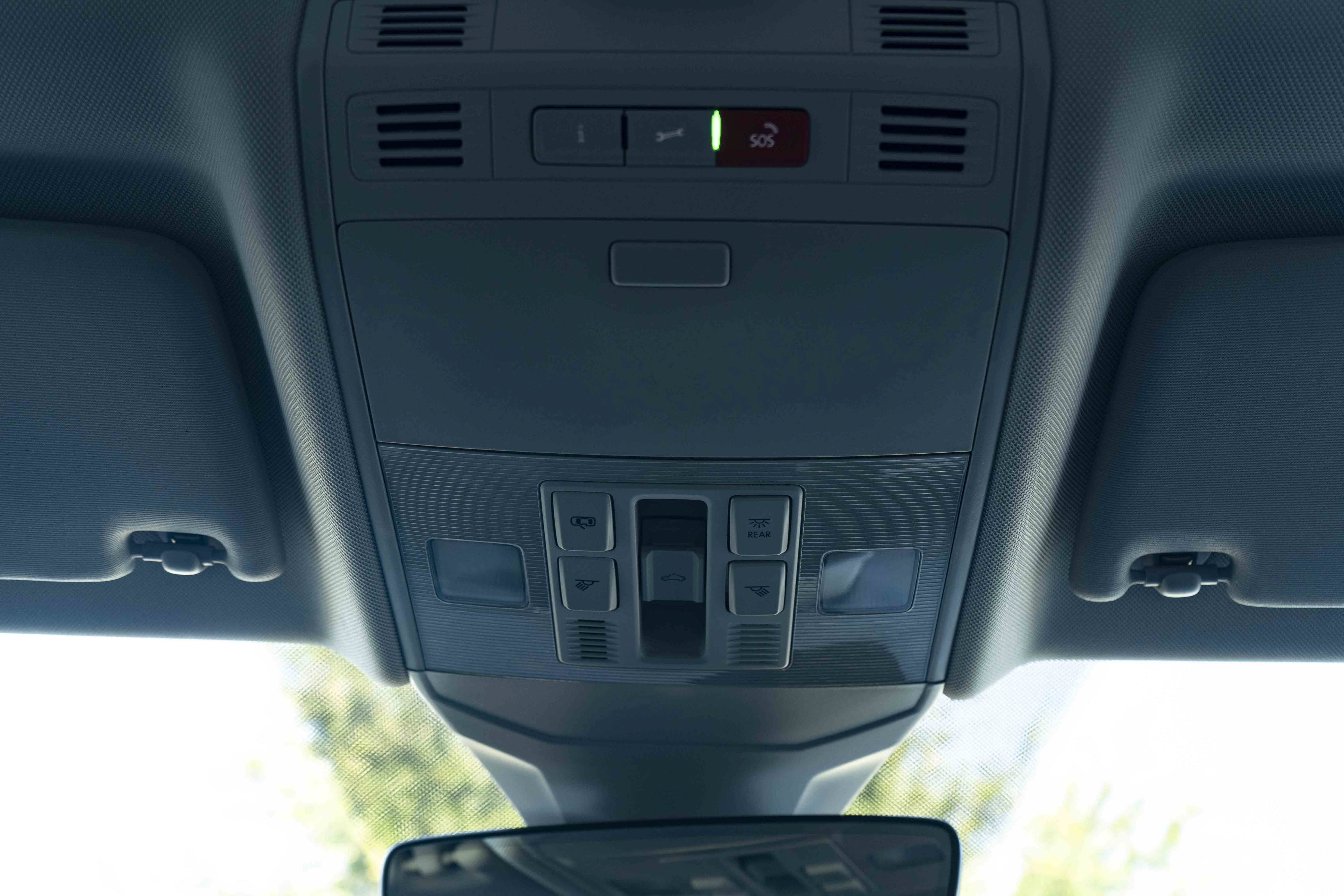 Certified 2025 Volkswagen Jetta SE w/ Sunroof Package FWD image 31