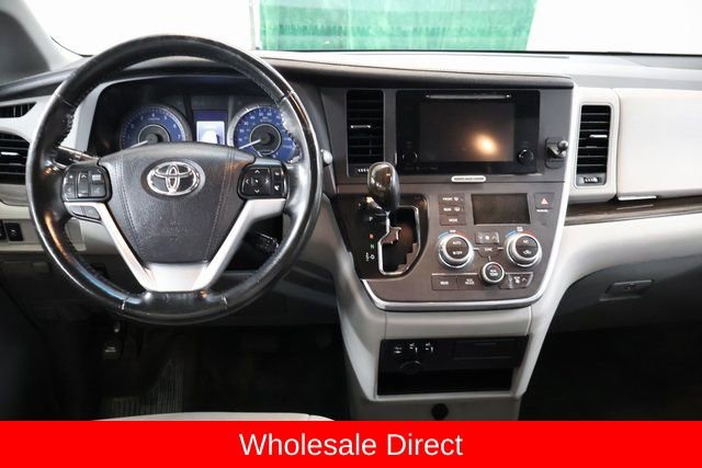 Used 2016 Toyota Sienna XLE image 12