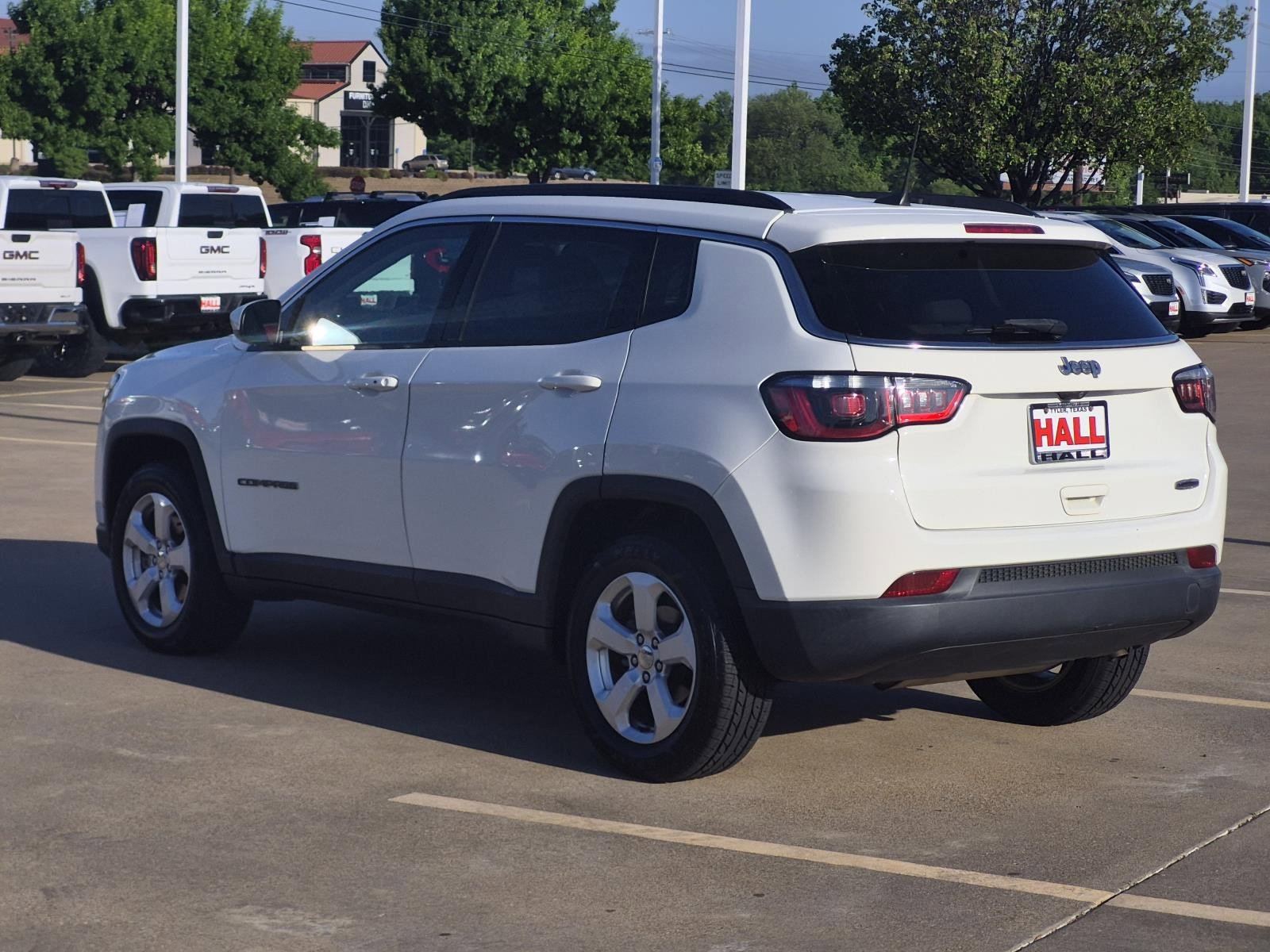 Used 2017 Jeep Compass Latitude w/ Popular Equipment Group image 4