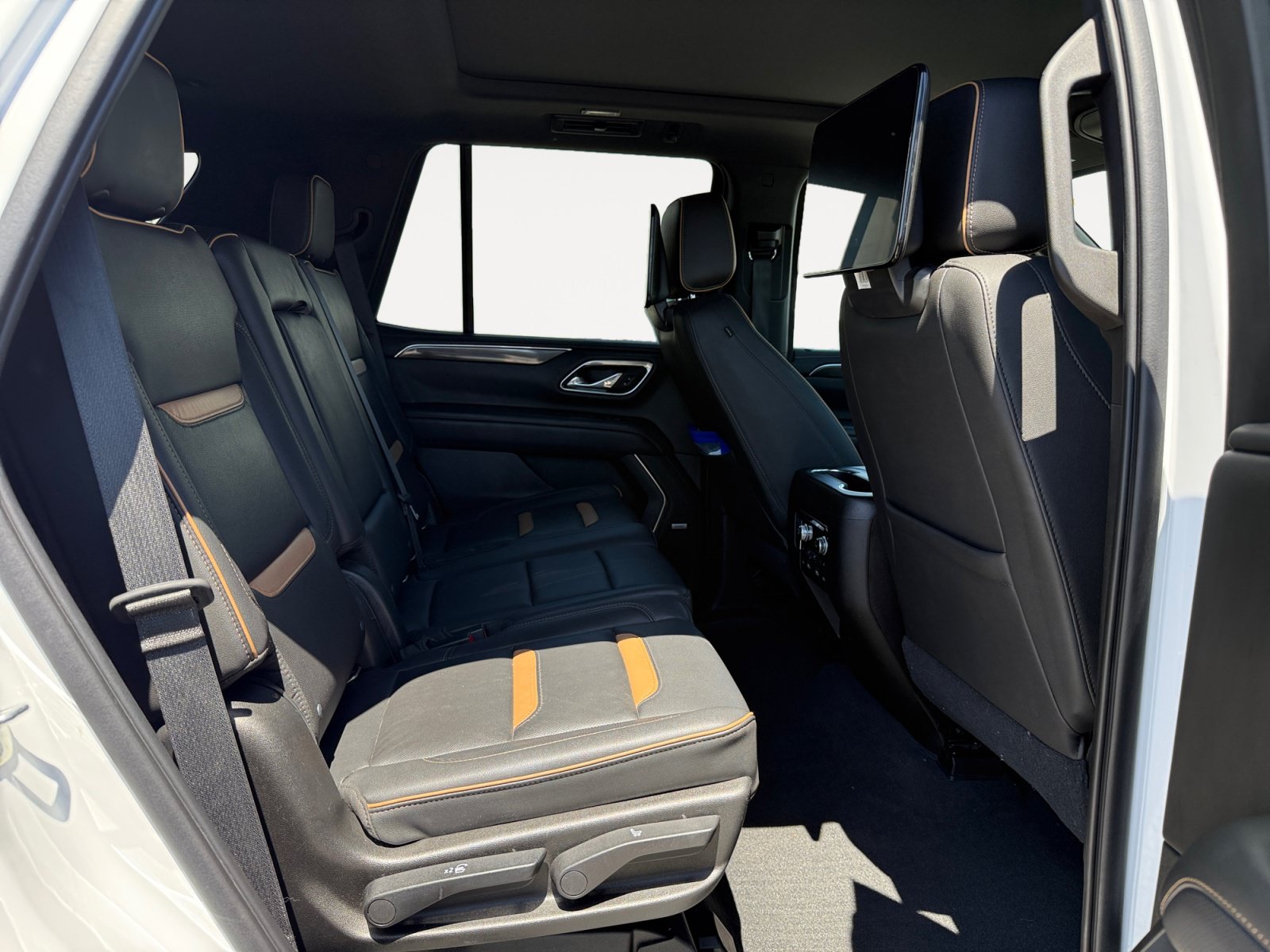 Used 2021 GMC Yukon AT4 w/ AT4 Premium Plus Package AWD/4WD image 18