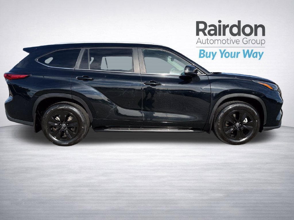 Used 2023 Toyota Highlander XLE AWD/4WD image 8