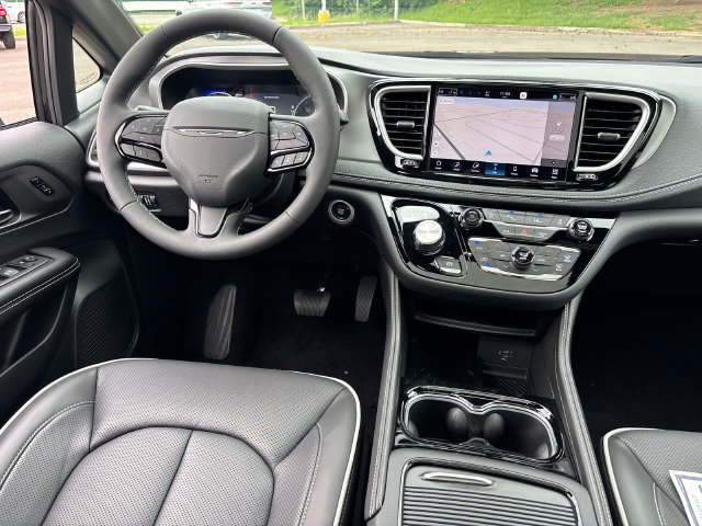 New 2027 Chrysler Pacifica Limited AWD/4WD image 13