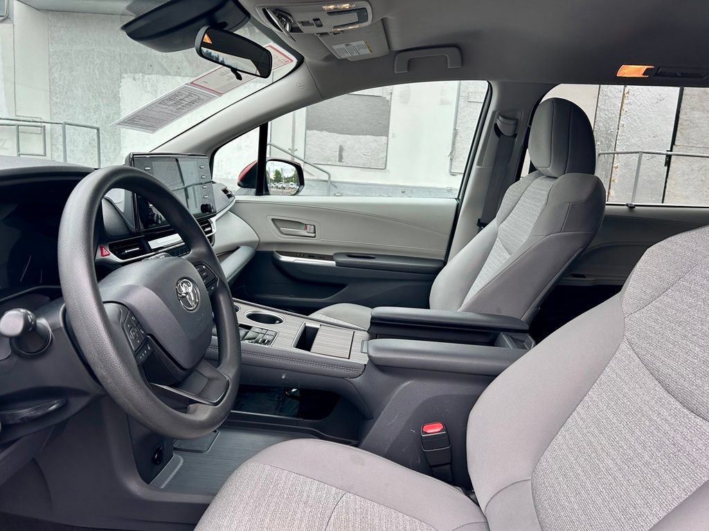 Certified 2024 Toyota Sienna LE AWD/4WD image 10