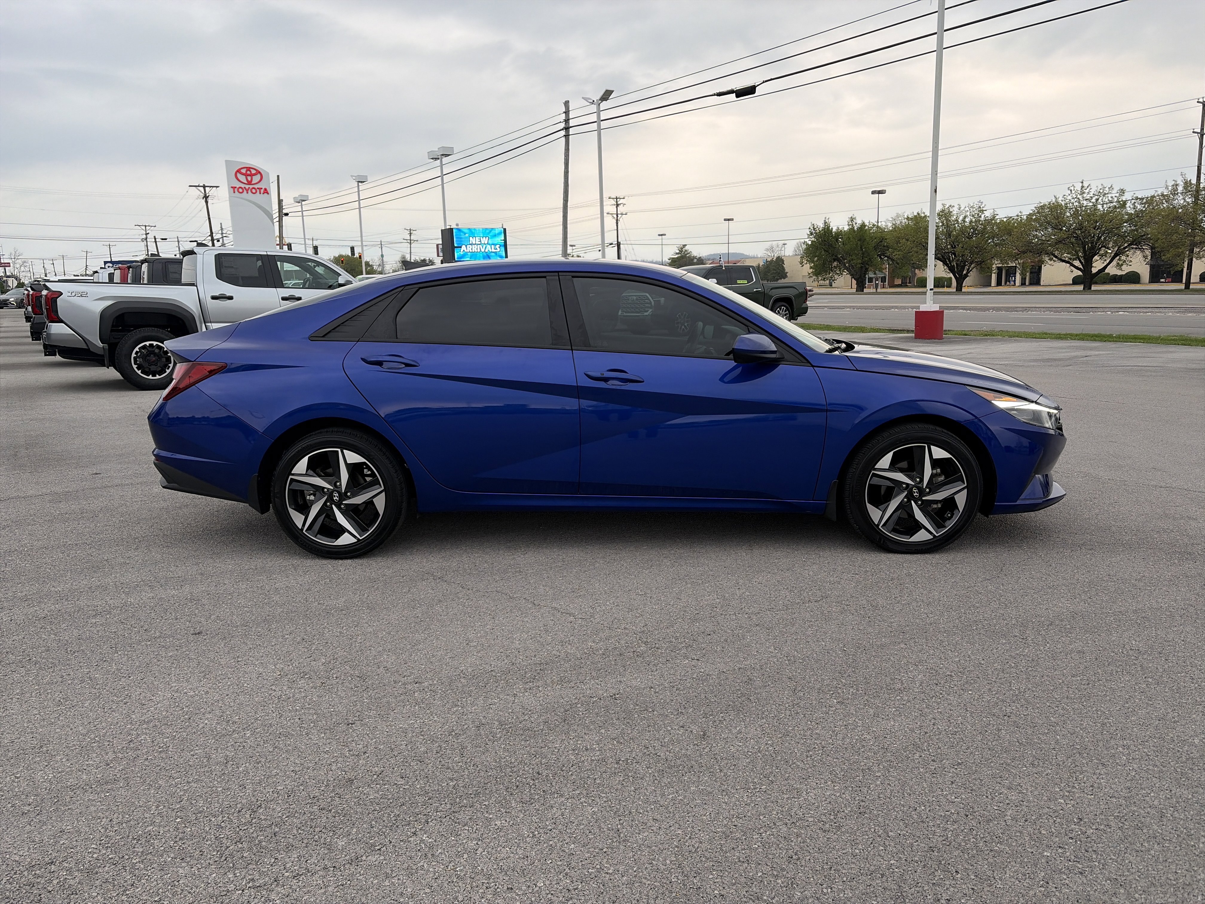 Used 2023 Hyundai Elantra SEL w/ Convenience Package image 6